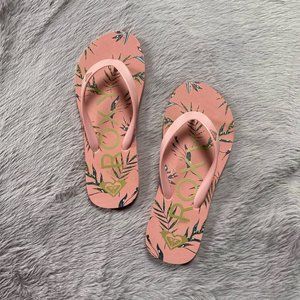 Pink Roxy flip flop sandals.